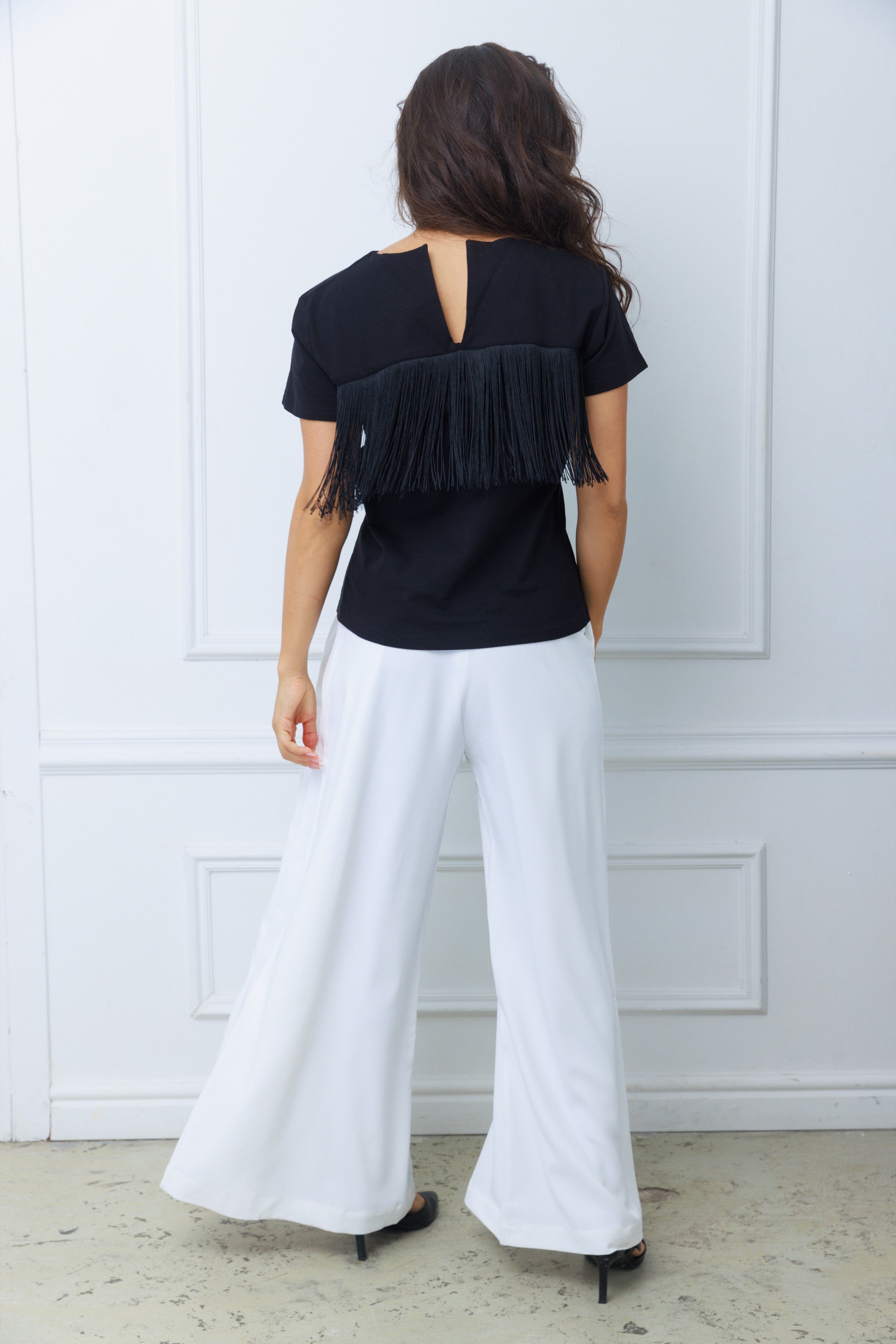 חולצה שחורה ג׳יין