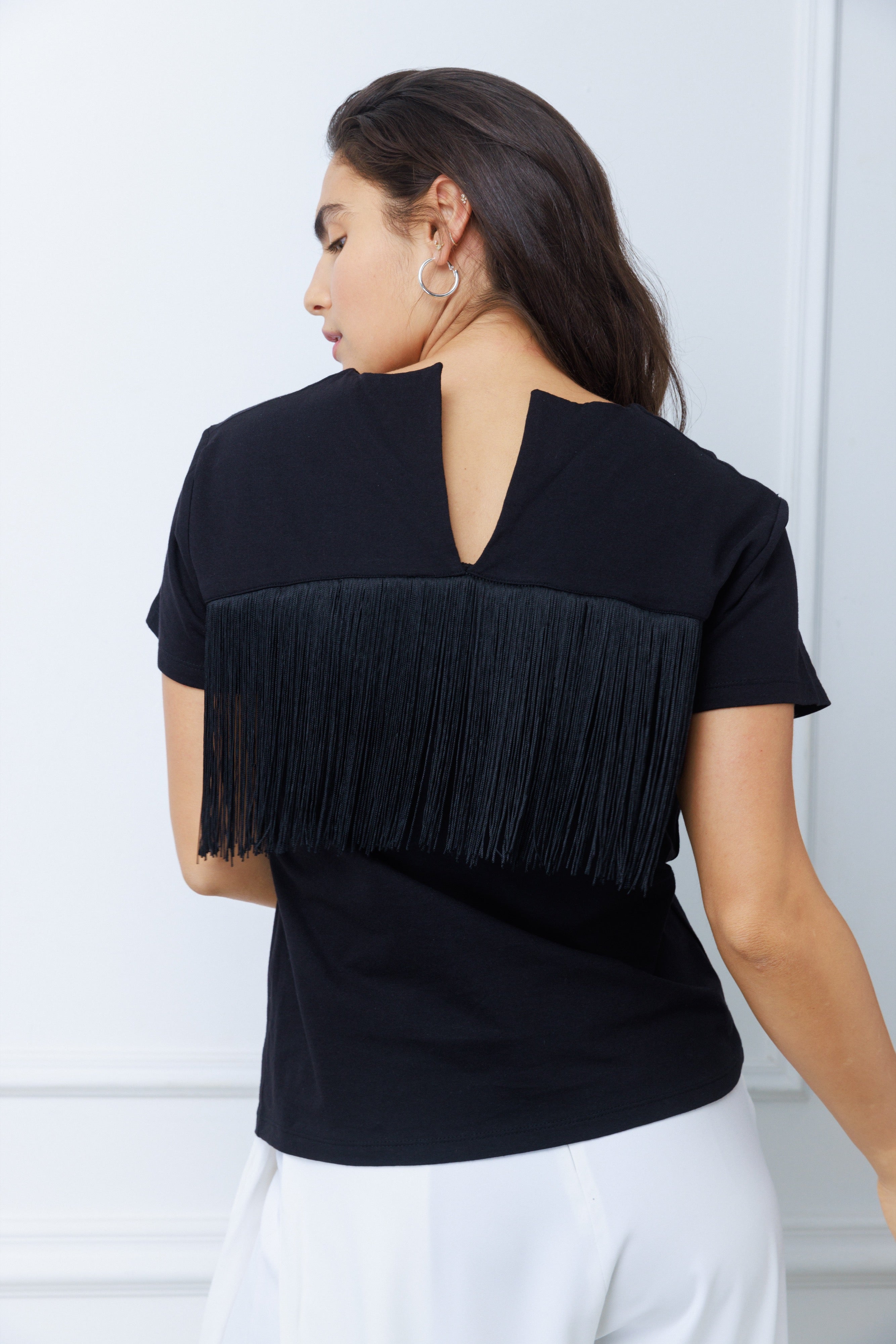 חולצה שחורה ג׳יין