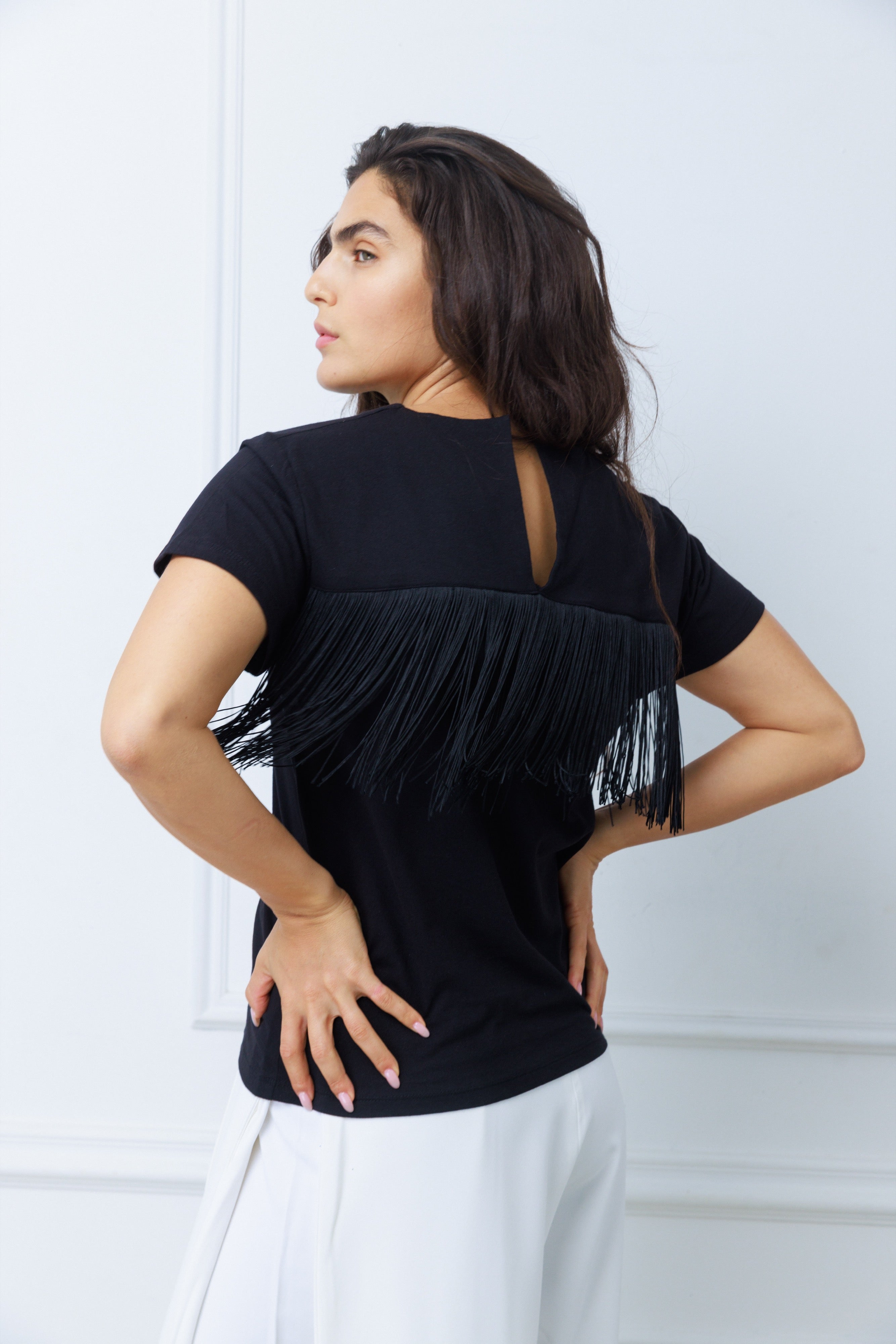 חולצה שחורה ג׳יין