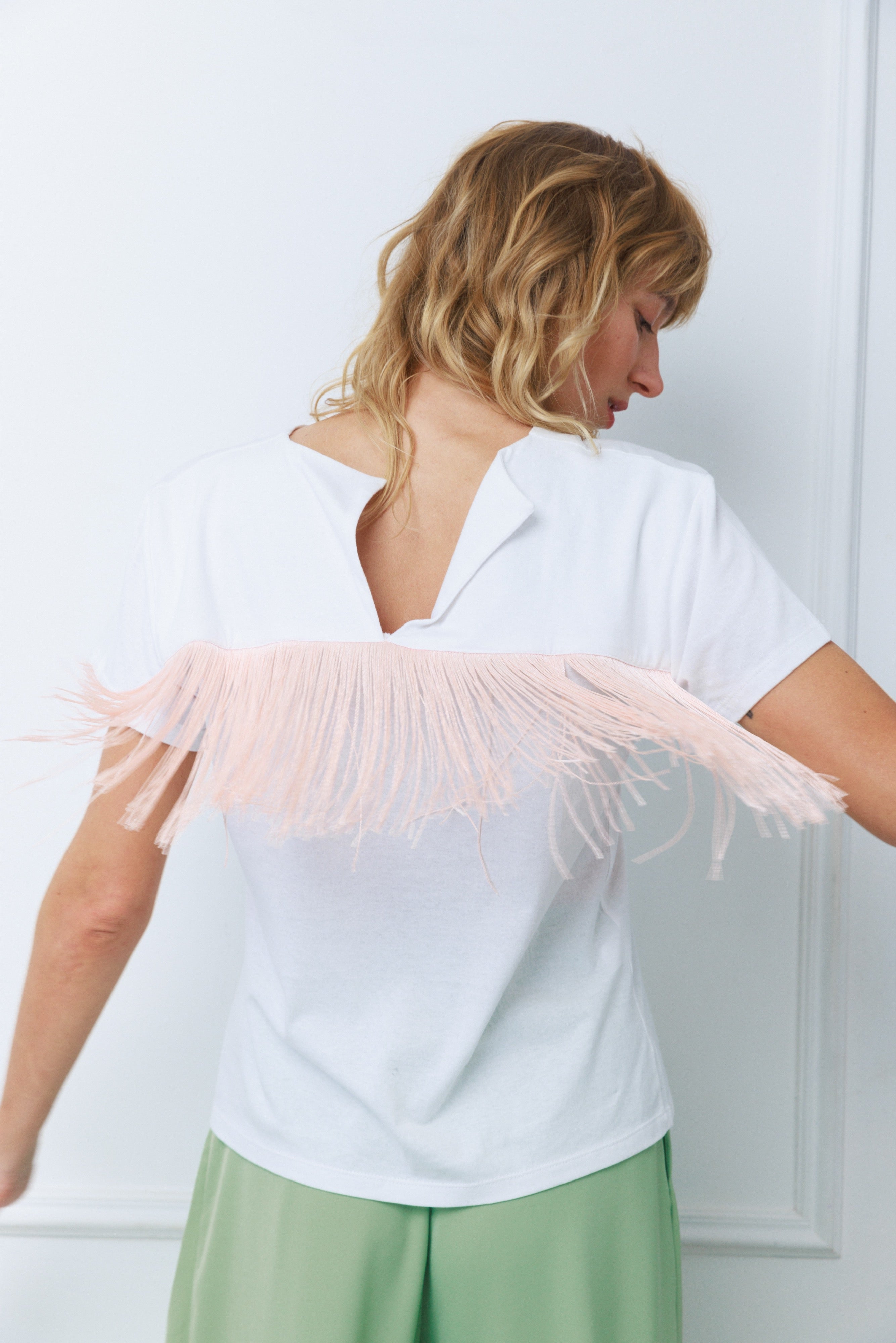 חולצה לבנה ג׳יין -פרנזים ורוד בייבי