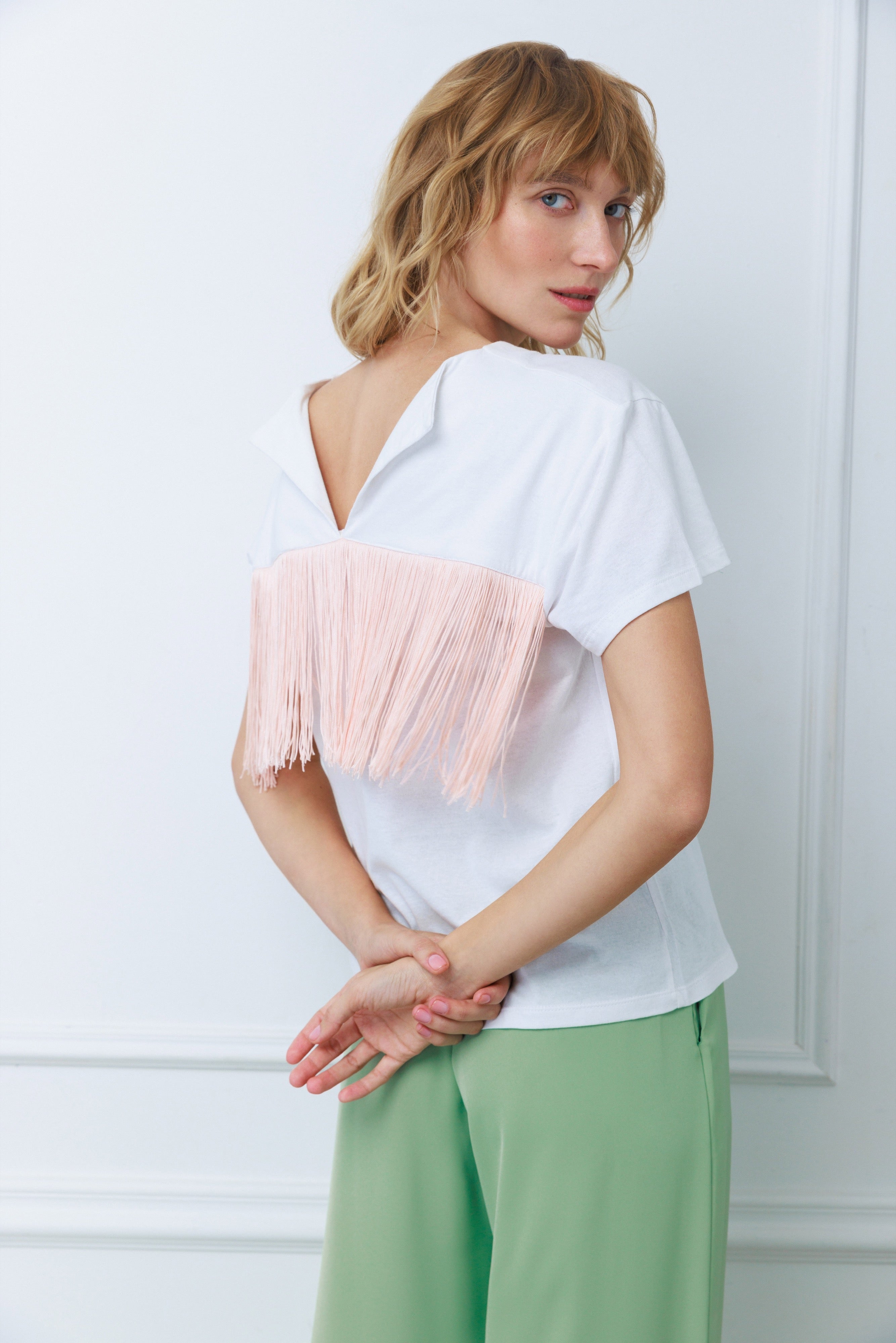 חולצה לבנה ג׳יין -פרנזים ורוד בייבי